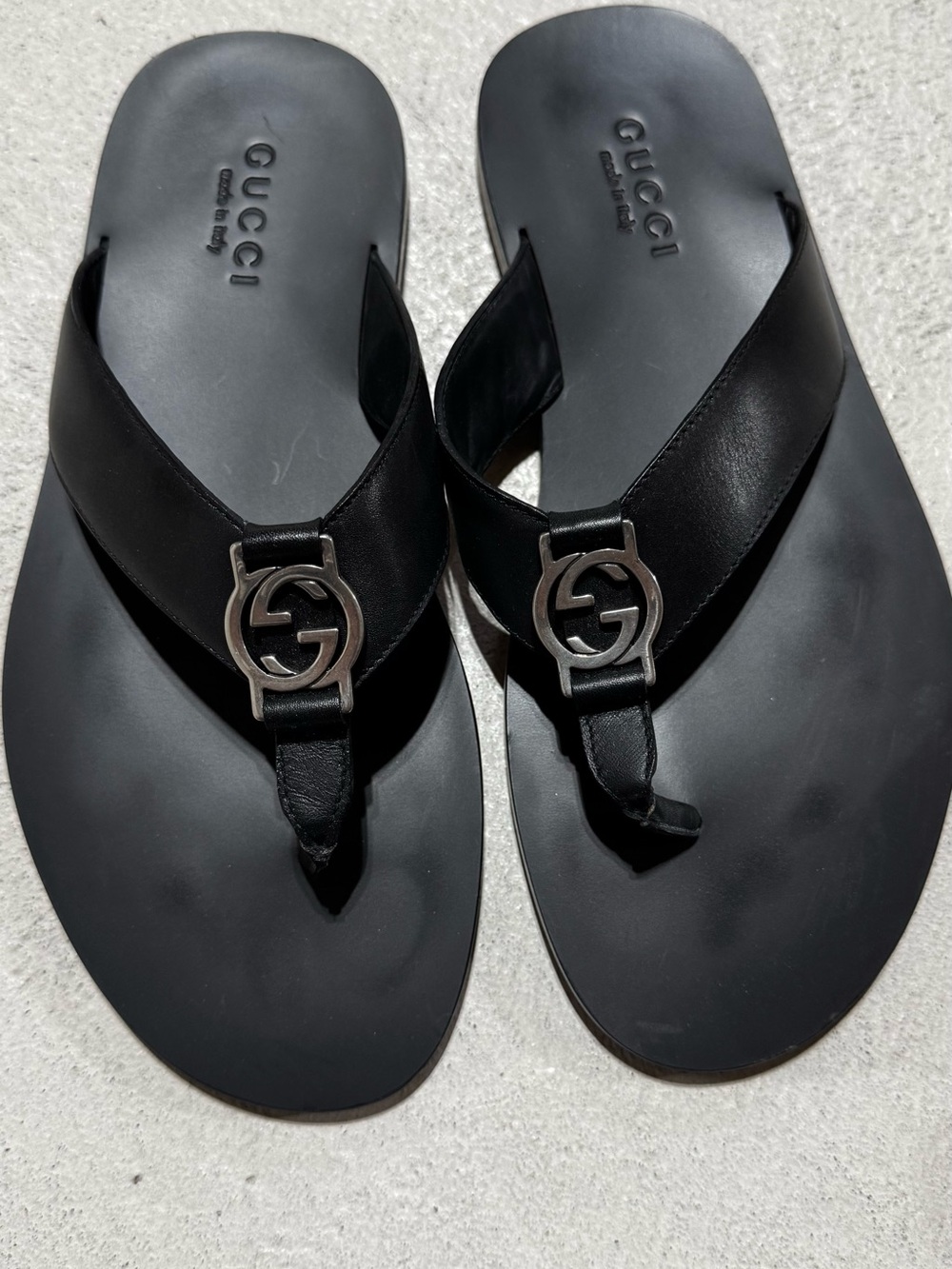 Gucci Black Leather Thong Sandals with Silver Interlocking G